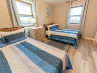 Lake Views, Cozy 2-bedroom condo newly remodeled, downtown Escanaba Hotels in Escanaba