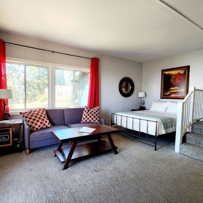 Deluxe Suite, 1 Bedroom, Kitchenette, Mountain View The Sky View Inn Promo Code