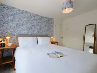 Primrose Cottage Hotels in Par