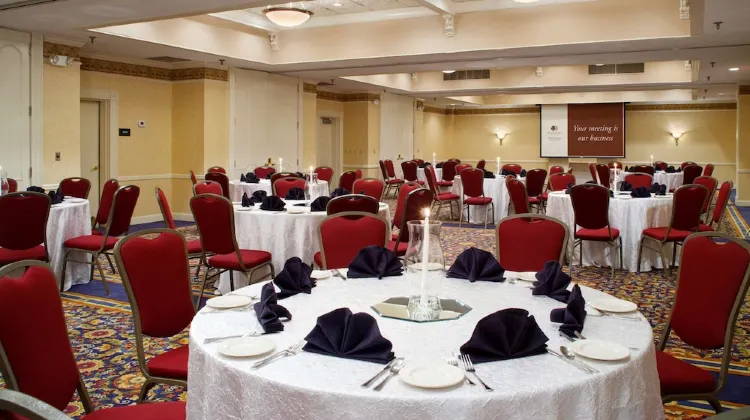 DoubleTree Suites by Hilton Hotel Lexington Dining/Restaurant