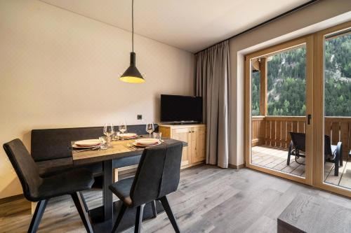 高级一卧室带阳台公寓