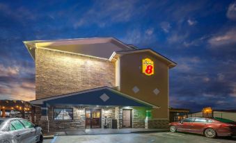 Super 8 by Wyndham Roseville/Detroit Area