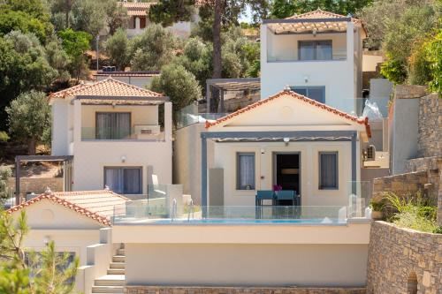 带私人泳池的两卧室房屋