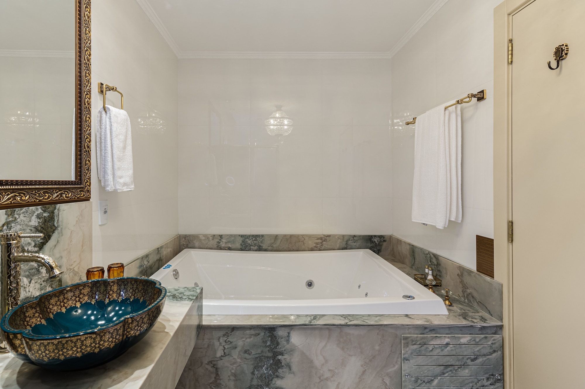 豪华宏伟套房（带按摩浴缸）