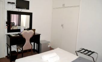 Gie's Guesthouse - Housity