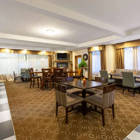 Days Inn by Wyndham Petoskey Отели в г. Петоски