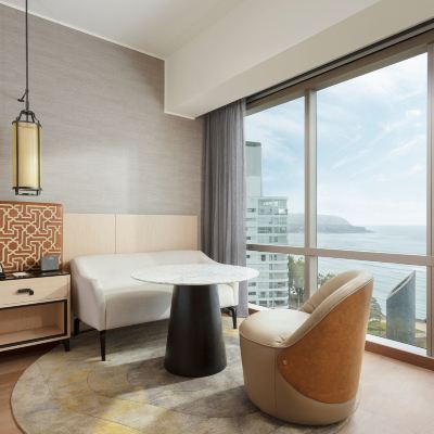 Contemporary Superior, Guest Room, 1 King, Partial Ocean View, Corner Room