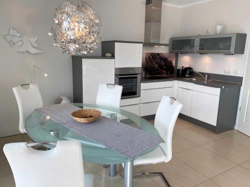 带阳台的两卧室公寓