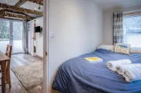 The Lodge - 1 Bedroom - Freshwest Beach Retreat Hotels in Stackpole