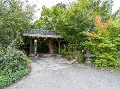 Yufuin Besso Shikisai Hotel