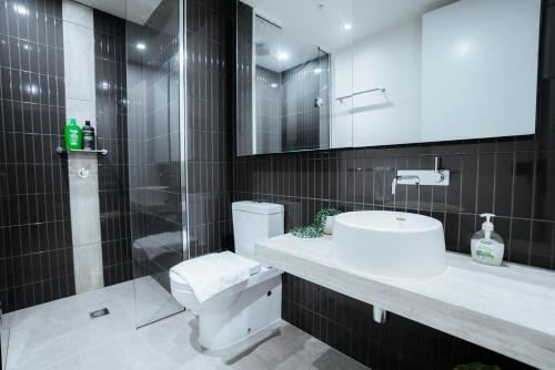 带阳台的两卧室公寓