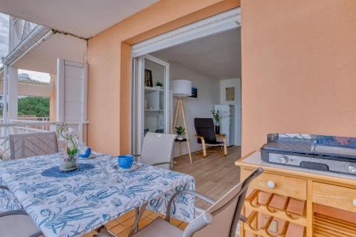 高级一卧室带阳台公寓