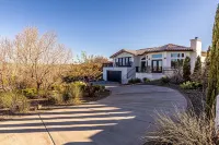 Sunset Mesa Hideaway-Lake Powell Views, Game Room & 3 Decks-Near Antelope Canyon