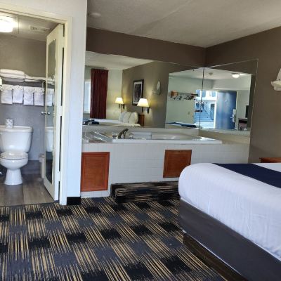 Romantic Room, 1 Queen Bed, Non Smoking, Hot Tub Cedar Cove Promo Code