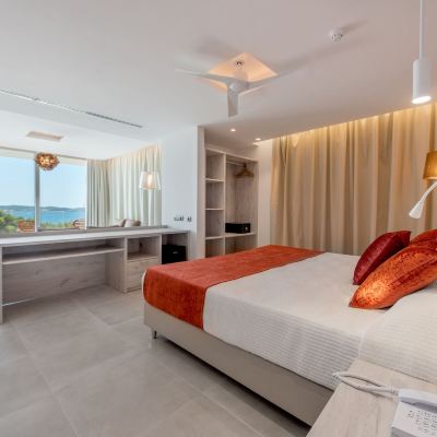 Junior Suite with Garden View & Hot Tub Hotel Abrat Promo Code