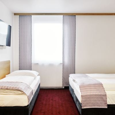 Basic Triple Room, 3 Twin Beds, Non Smoking McDreams Hotel Essen Promo Code