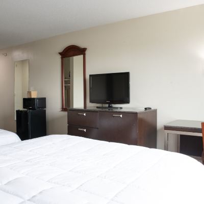 2 Queen Beds Suite Non-Smoking FairBridge Inn & Suites Marion Promo Code