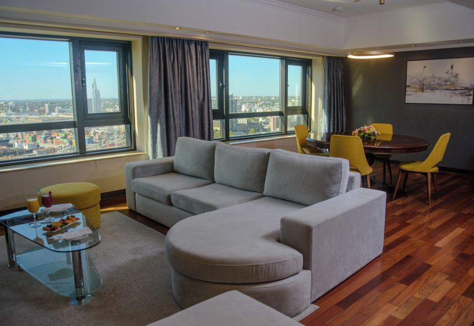 Radisson Montevideo Victoria Plaza HotelSuite, 1 Queen Bed, Non Smoking (Ambassador)