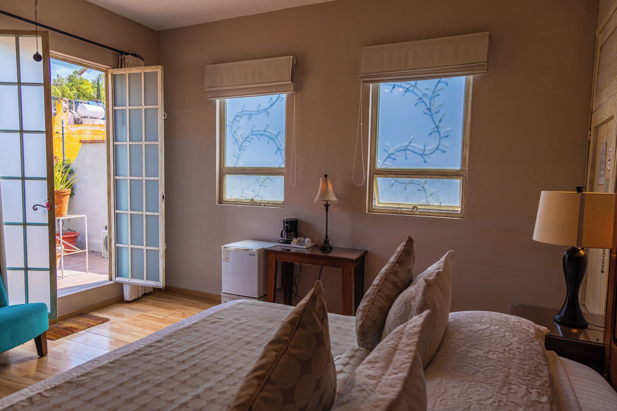 浪漫客房， 1 张特大床， 空调