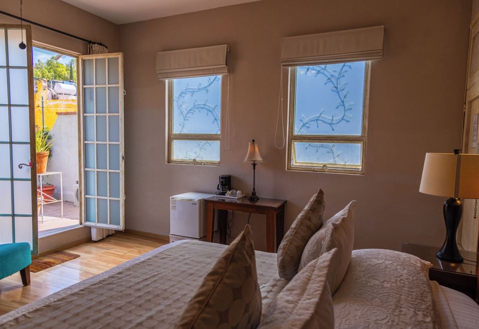 浪漫客房， 1 张特大床， 空调