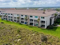 Oceanfront Townhouse With Shared Pools, Ocean View, Wifi, W/d, and Central AC Hotels in Crescent Beach