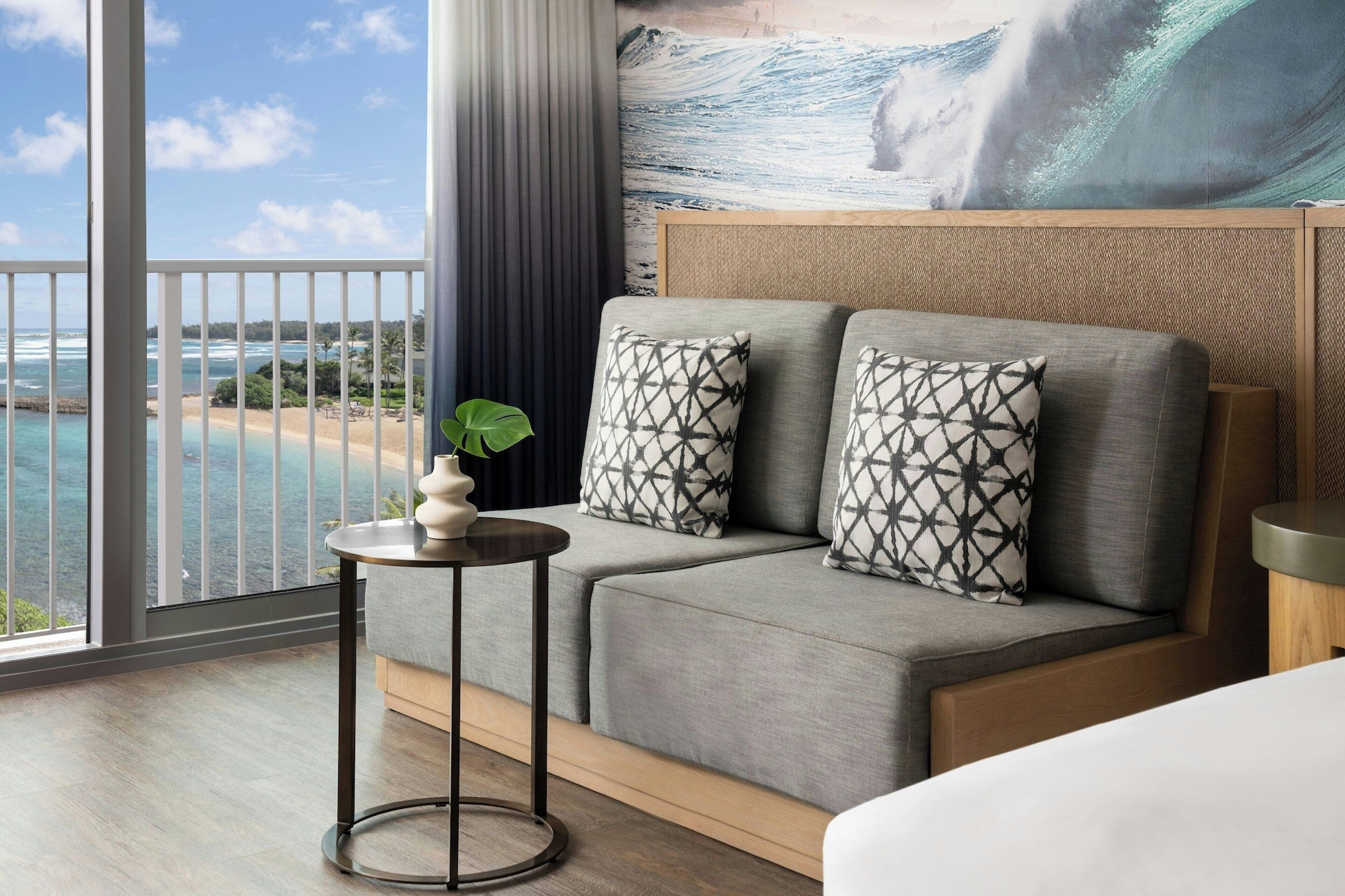 度假村客房，客房，1张特大床，梳化床，部分海景