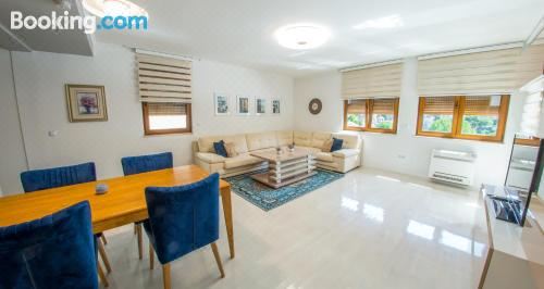 带阳台及城景的双卧室公寓