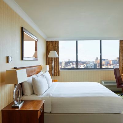 1 Bedroom Suite, Suite, 1 King, Castle Park view, Lounge Access