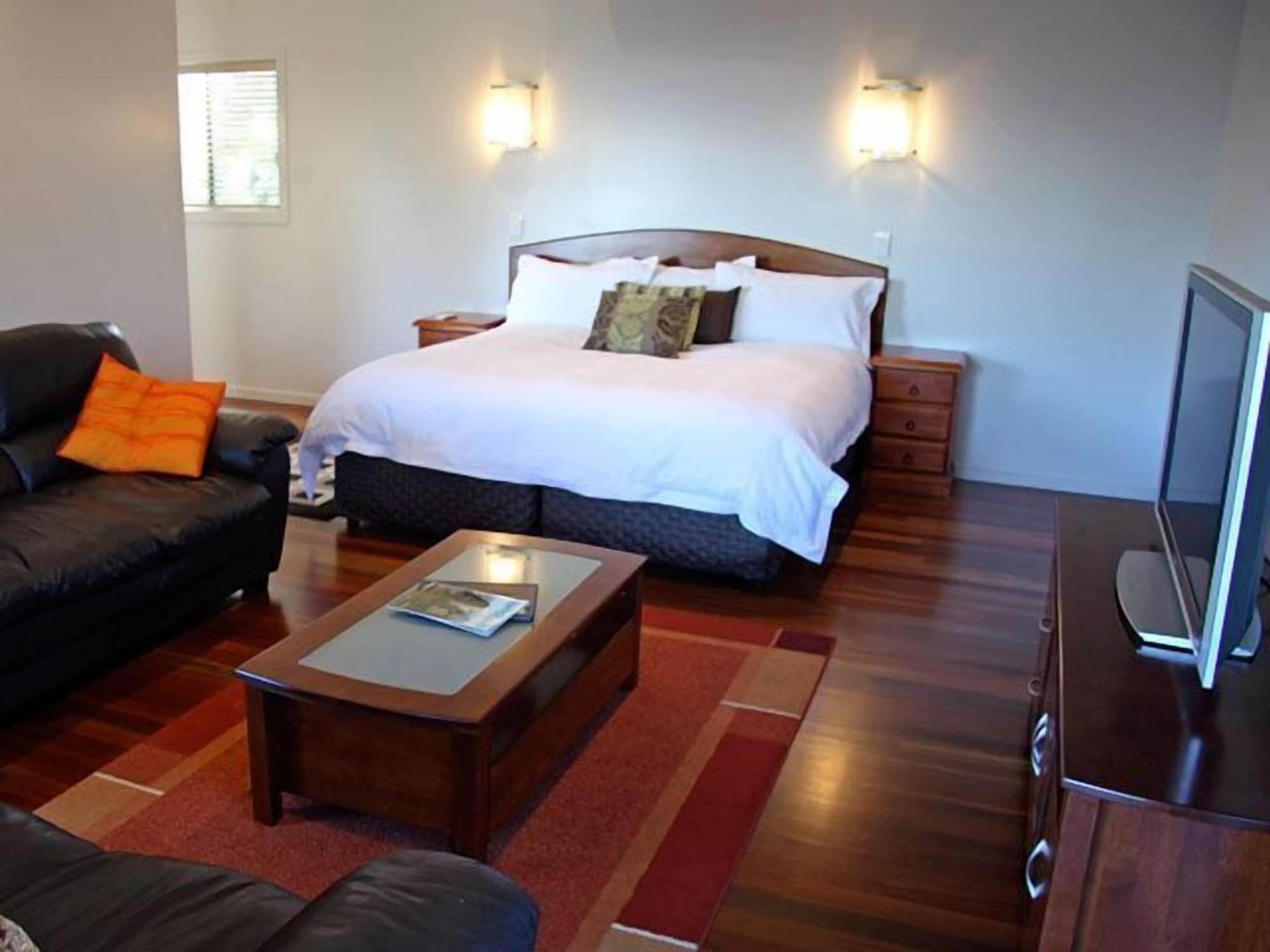 顶层房， 2 间卧室， 山景