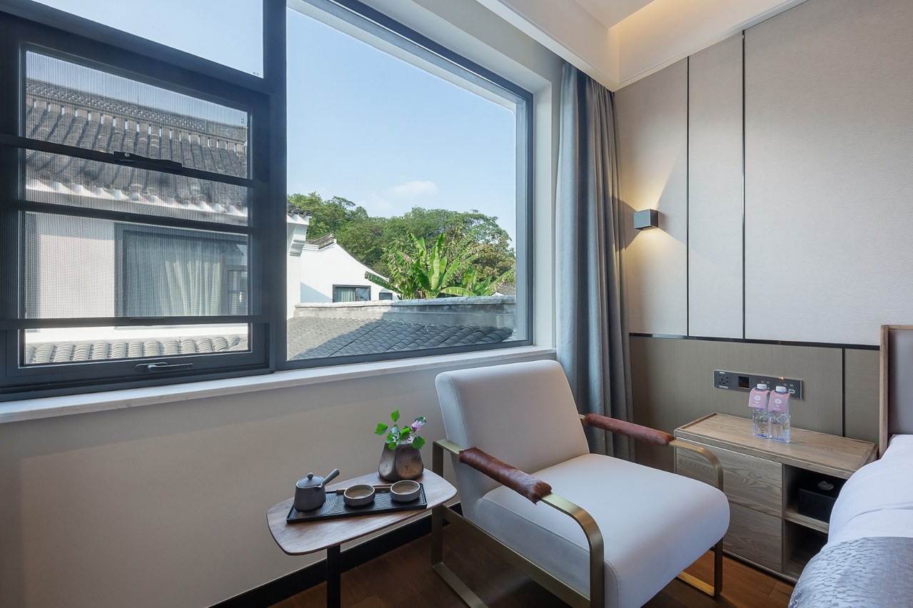 谈朝花-江南大床房（推窗见景+高端洗护+智能客控）