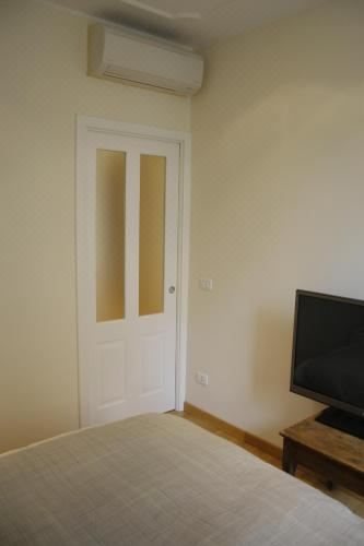 带阳台的两卧室公寓