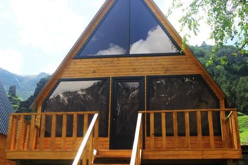 Pine Chalet Kazbegi Apartment with Mountain View