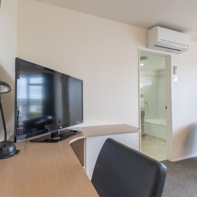 One-Bedroom Suite Baywatch Motor Inn Promo Code