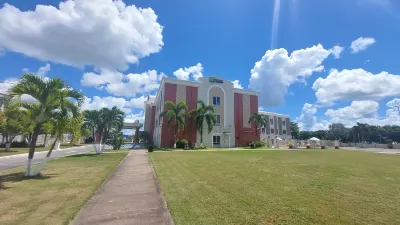 Holiday Inn Express & Suites TRINCITY TRINIDAD AIRPORT by IHG Hotele w: 