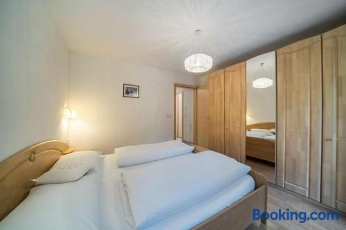 高级一卧室带阳台公寓