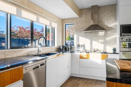 Beacon Point Retreat by Sotheby's Luxury Rental Homes Four-Bedroom House