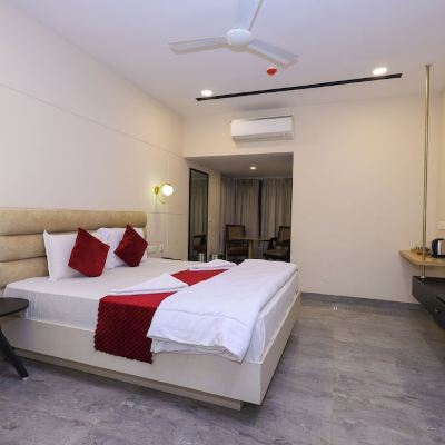 Deluxe King Room Eden Roc Promo Code