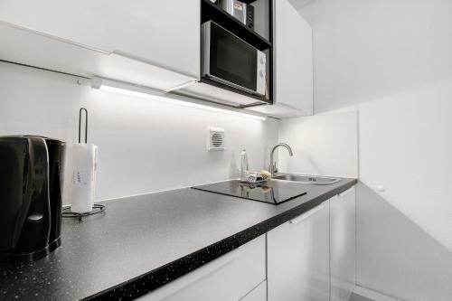 带露台一室公寓