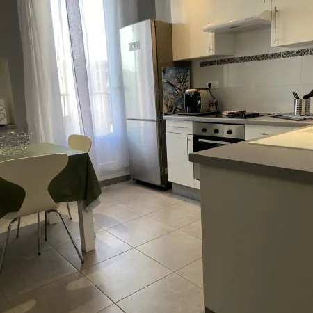 Superbe Appartement Centre Ville Avec vue sur la Mer. Lit et Chaise Haute Bébé Отели в г. Сет