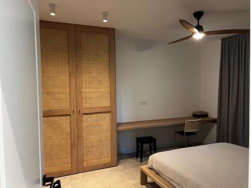 带露台的两卧室豪华海景公寓