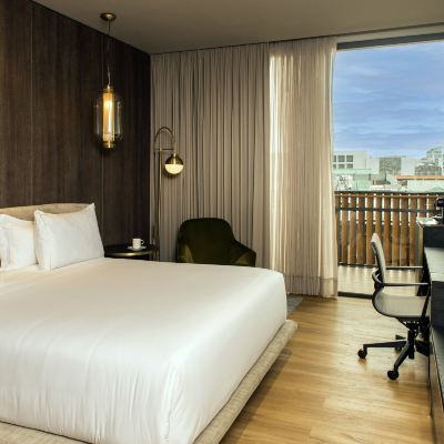 King Room With Balcony And Roll-in Shower-Mobility Accessible Salvio Parque 93 Promo Code