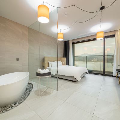 Standard-Random Assignment (River View, Bathtub, Queen Bed, Off-Site Parking) Yangpyeong the Line Drive Inn Hotel 쿠폰