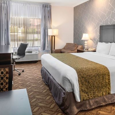 Deluxe King Room Glendale Hotel Promo Code