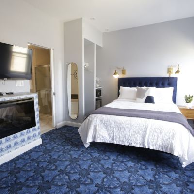 Deluxe Room, 1 Queen Bed (104) Hudson Whaler Promo Code