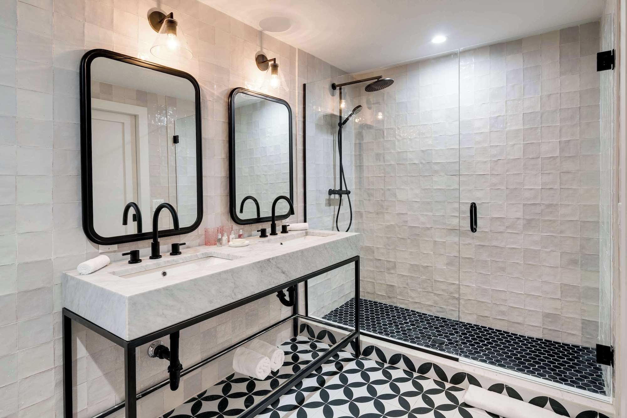 顶层高级特大床卧室