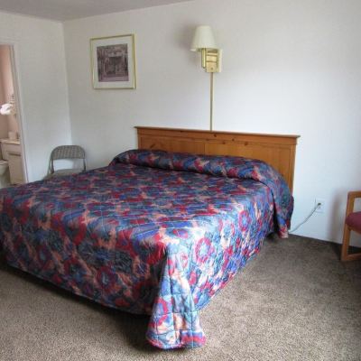 Deluxe Queen Room Yellowstone Country Inn Promo Code