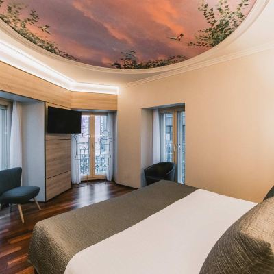 Junior King Suite with Sofa Bed and City View Preciados Promo Code