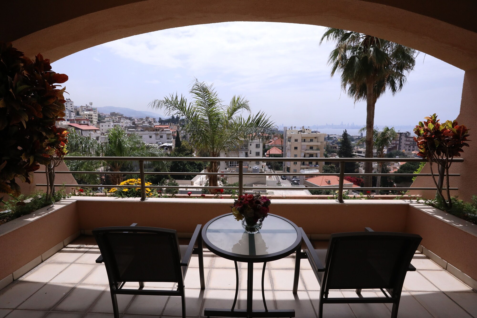 家庭套房， 多张床