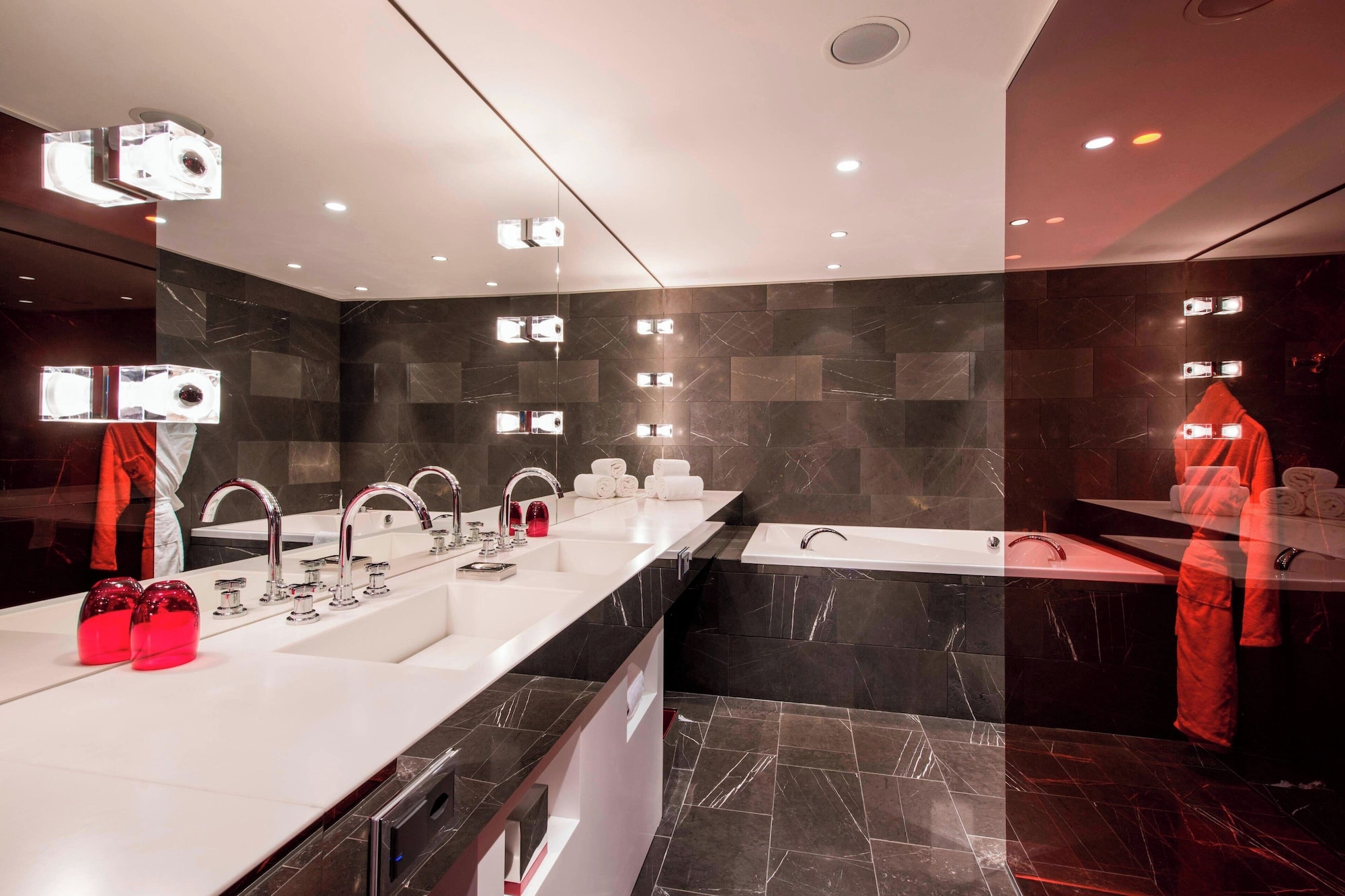 惊喜，2卧室顶层套房，最佳山谷全景