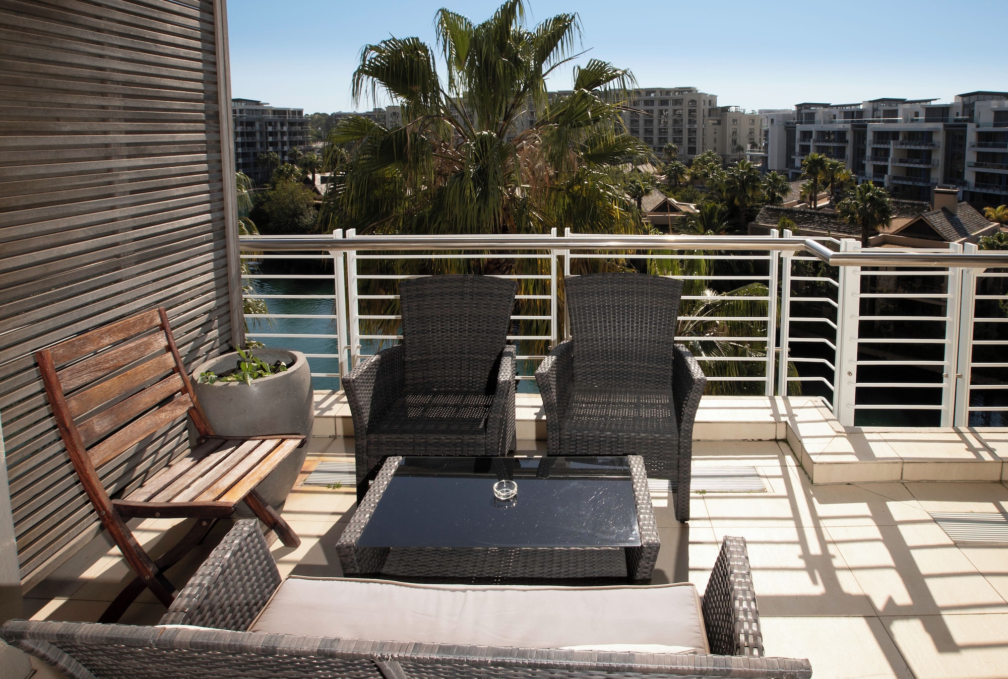 Mountain Marina Luxury Apartments一卧高级4